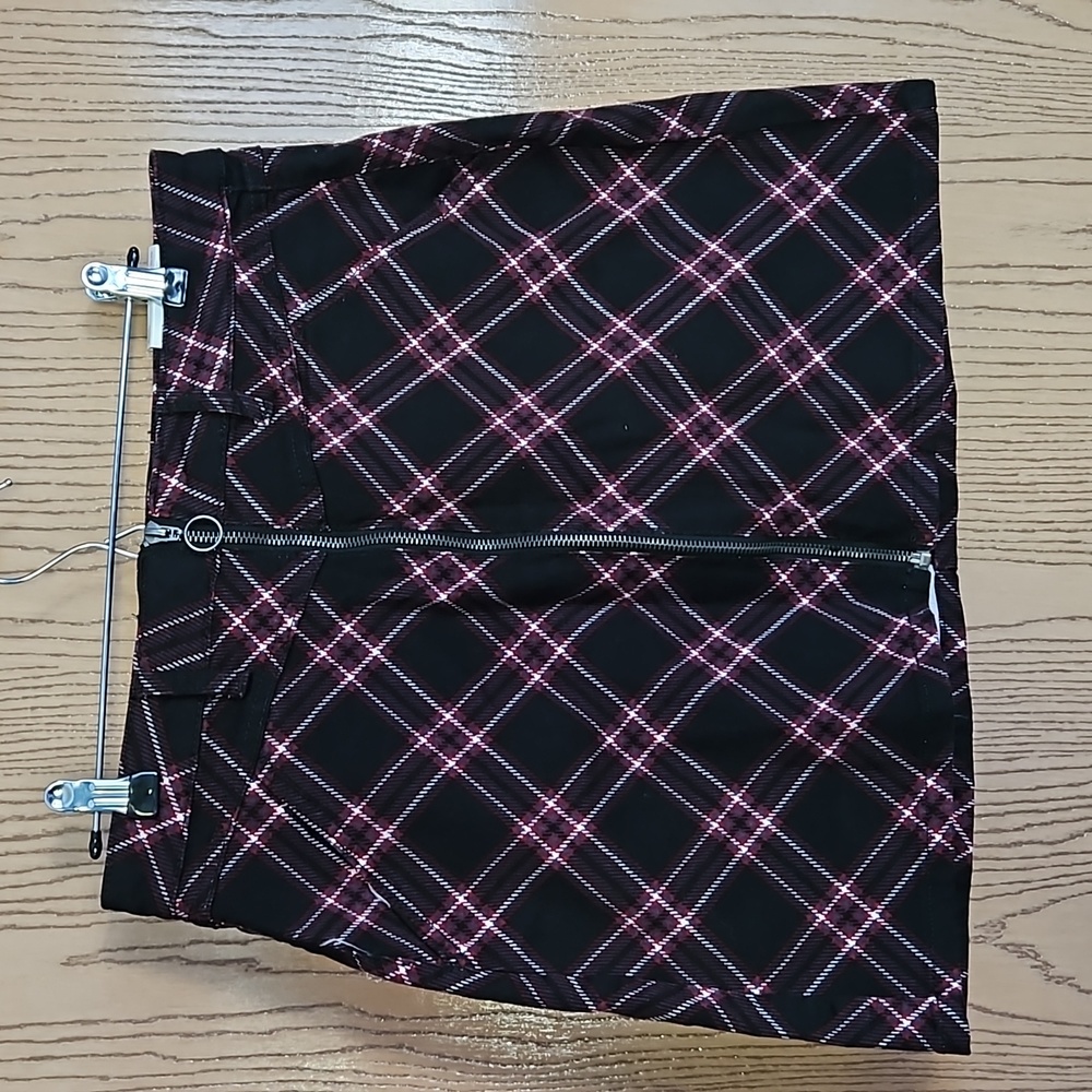 Junior High rise plaid mini skirt NWT kohls So Brand black burgundy and gray